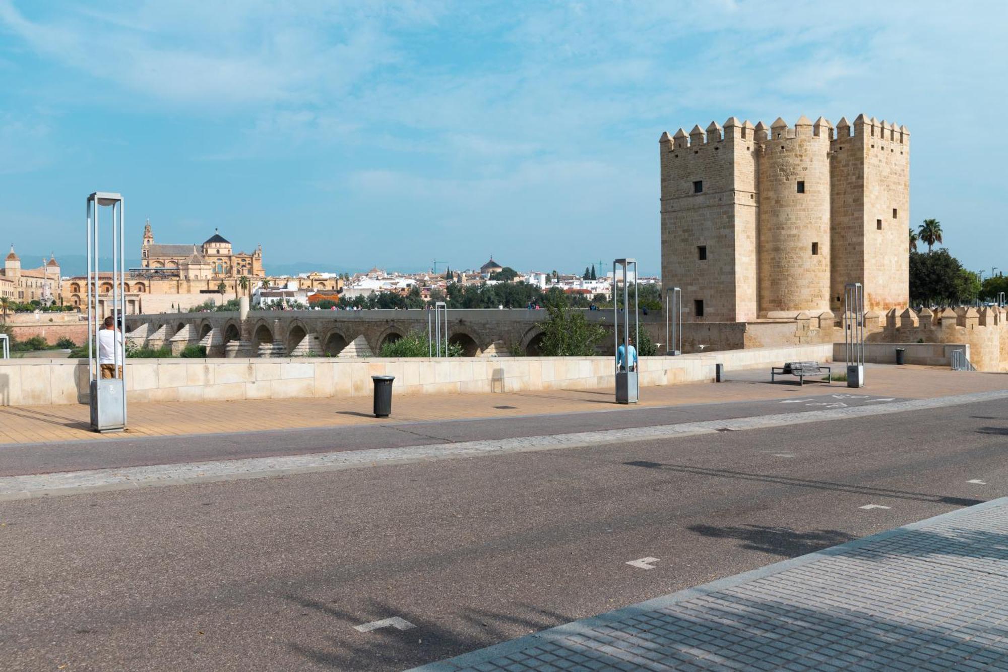 Apartamentos En Cordoba, Puente Romano Y Torre Calahorra Eksteriør bilde